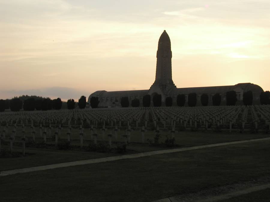 Attached picture WW1 Cemetry P8050057.JPG
